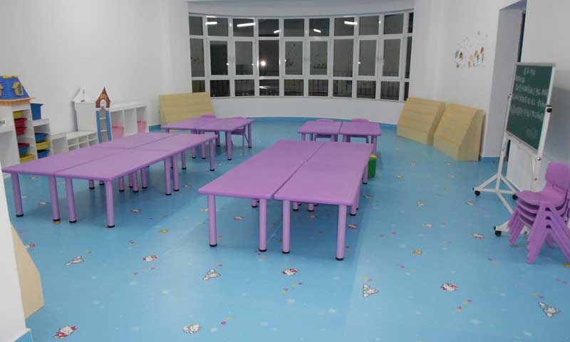 幼儿园塑胶地板与瓷质地砖的优劣