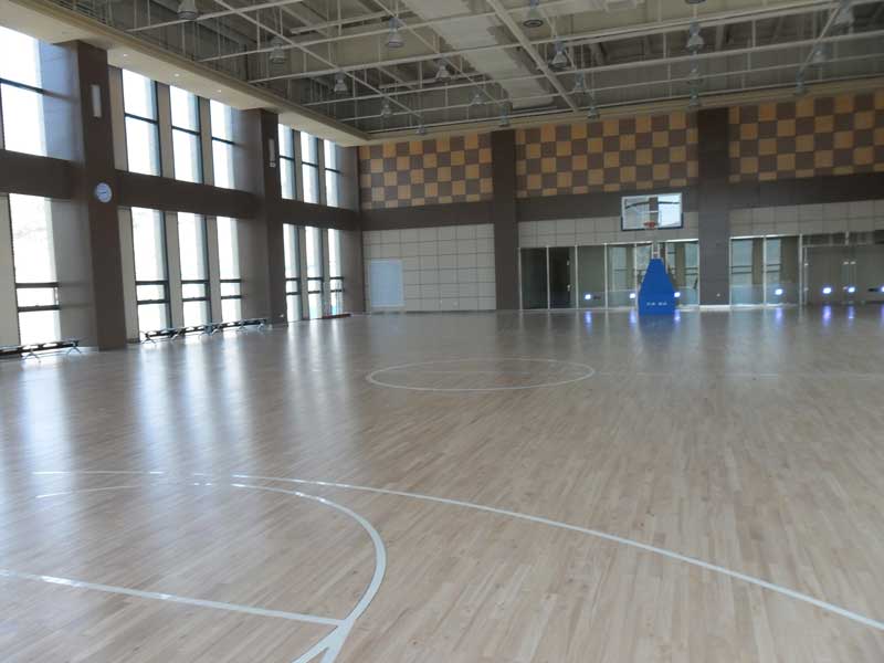 业余篮球场用什么地板合适？