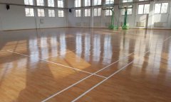 篮球场地板多少钱一平方米